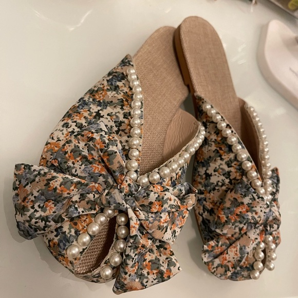 New size 8 shoes. Super cute - Picture 1 of 2